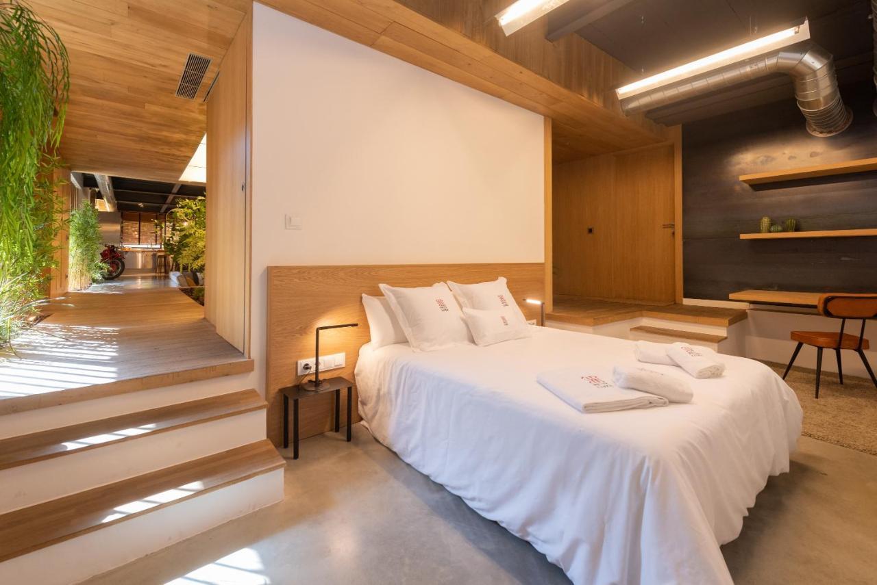 Petit Luxe Loft Apartment Terrassa Ngoại thất bức ảnh