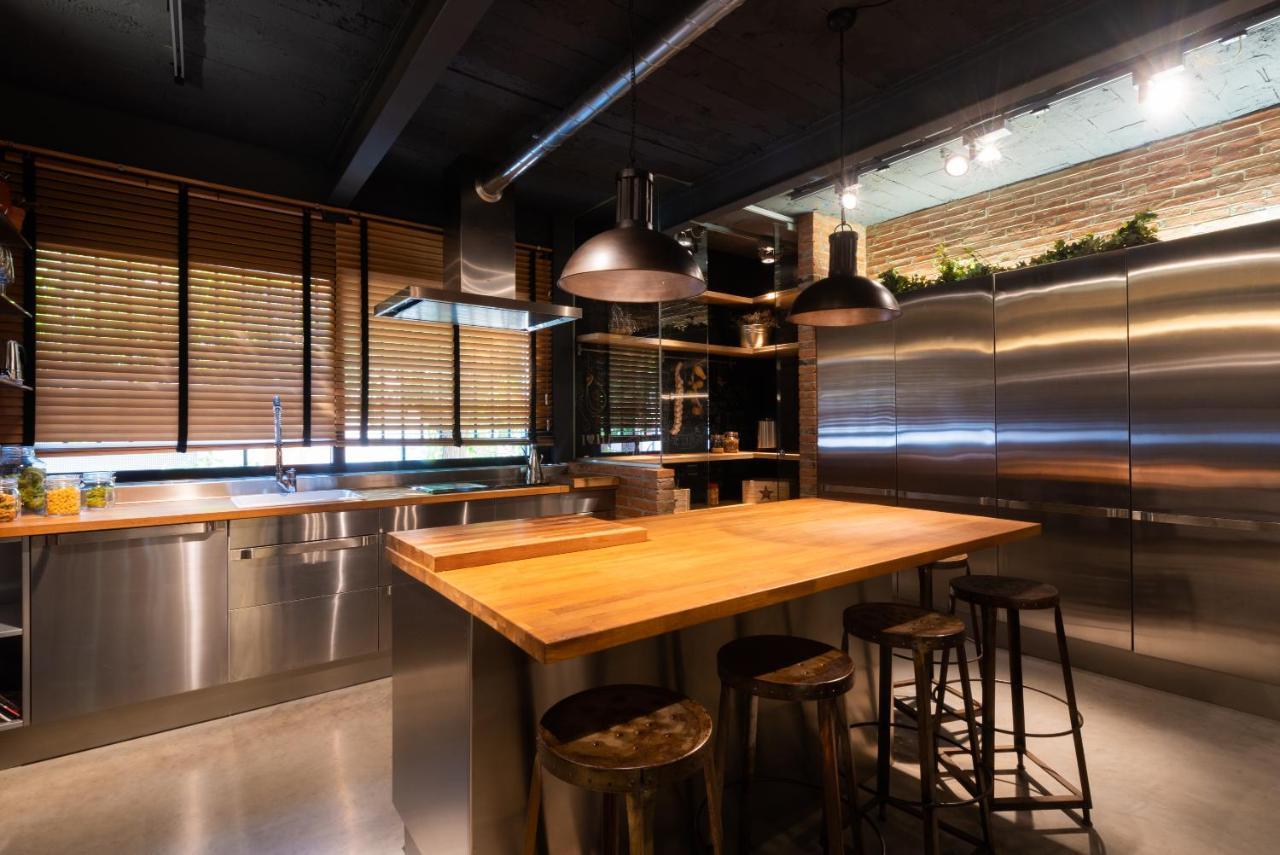 Petit Luxe Loft Apartment Terrassa Ngoại thất bức ảnh