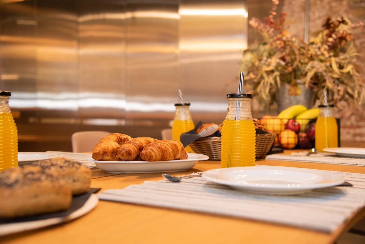 Petit Luxe Loft Apartment Terrassa Ngoại thất bức ảnh